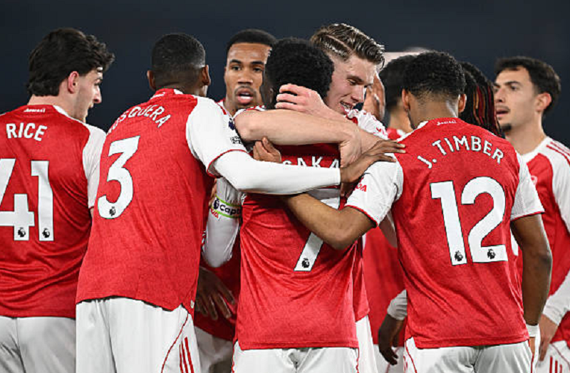arsenal-tien-sat-ngoi-vuong-sau-cu-say-chan-cua-man-city